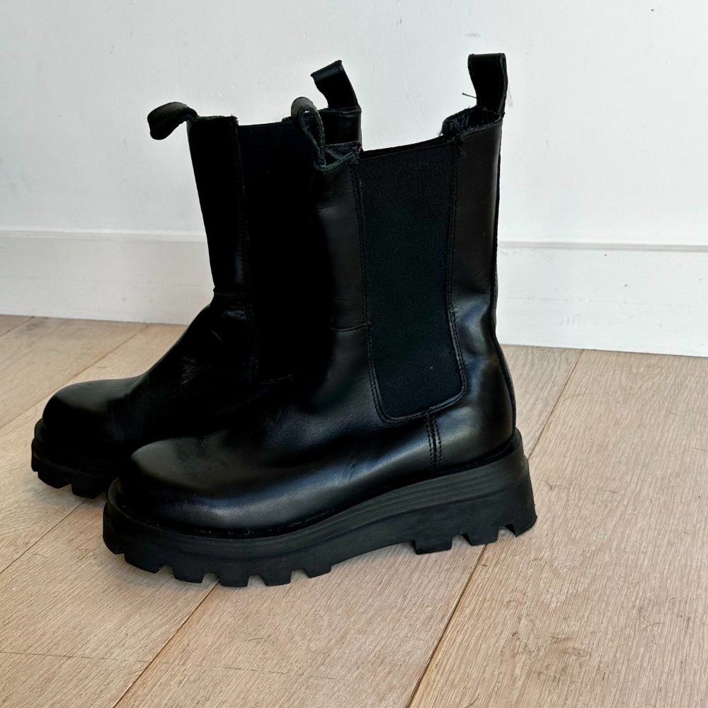 Steve Madden - Explorer Black Leather Chelsea Boots ✨